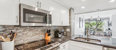 ثلاجة، ميكروويف، فرن، غسالة أطباق