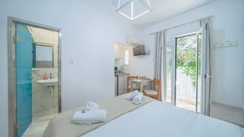 1 chambre, fer et planche à repasser, Wi-Fi gratuit, draps fournis