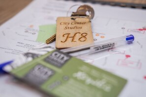 Douche, sèche-cheveux, serviettes fournies