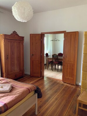 2 間睡房、可攜式嬰兒床、免費 Wi-Fi、床單