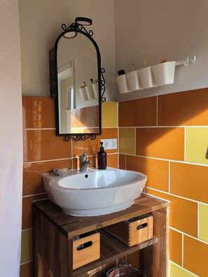 Shower, eco-friendly toiletries, hair dryer, towels