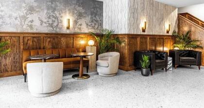 King Bed Fiber Internet Heart of Bangor 50" RokuTv