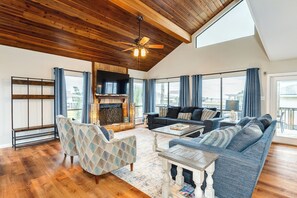 Smart TV, DVD player, books