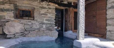 Piscine couverte, piscine extérieure