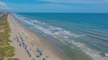 Beach nearby, sun-loungers, beach towels