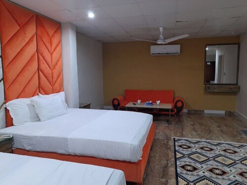 Golden Palace Guest House 