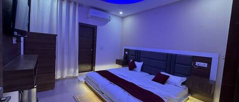 Familie driepersoonskamer, uitzicht op tuin | Gratis wifi