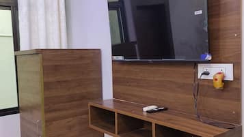 Deluxe Double Room, Garden View | Free WiFi