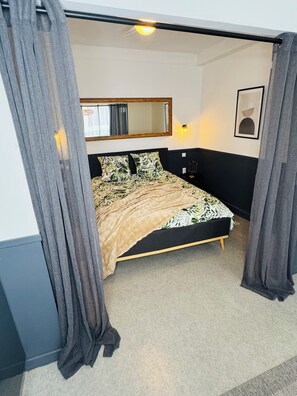 1 soverom, strykejern/-brett og sengetøy