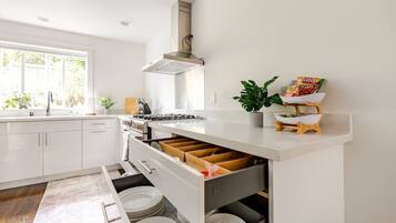 Fridge, microwave, oven, stovetop