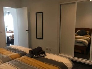 2 soverom, strykejern/-brett, reiseseng for barn og wi-fi