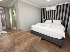 Luxury Room | Premium bedding, iron/ironing board, free cribs/infant beds, free WiFi