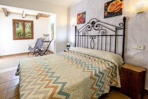 2 bedrooms, iron/ironing board, free WiFi, bed sheets - PUIG PETIT. Delightful villa ideal for couples or small groups (Pollensa)