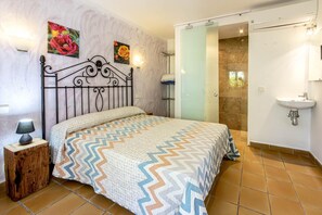 2 bedrooms, iron/ironing board, free WiFi, bed sheets - PUIG PETIT. Delightful villa ideal for couples or small groups (Pollensa)