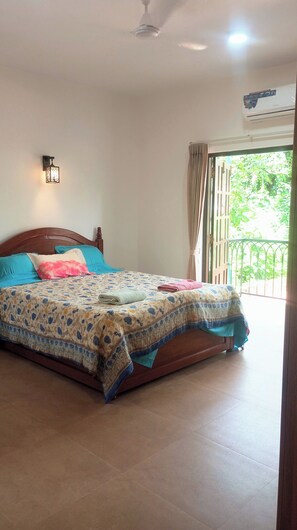 2 bedrooms, desk, iron/ironing board, free WiFi - Casa Hibiscus 2bhk with Pvt. Garden & Pet-Friendly! (Arpora)