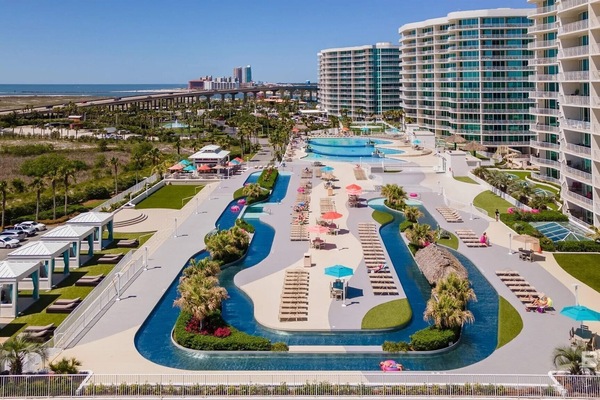 Inomhuspool och utomhuspool