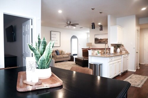 West Side Raider Modern Comfort