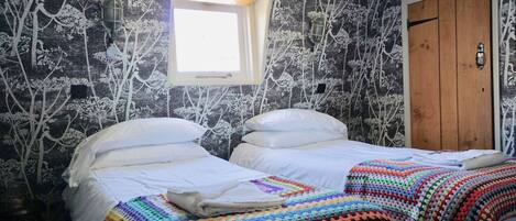 3 dormitoris, planxa i posts de planxar, wifi i roba de llit