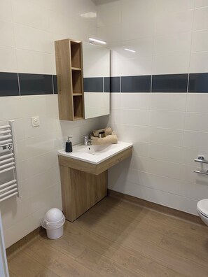 Apartment, 1 Schlafzimmer | Badezimmer