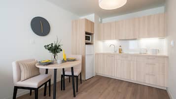Appartement, 1 chambre | Cuisinette privée | Bouilloire électrique