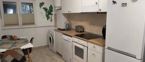 Micro-ondes, four, plaque de cuisson
