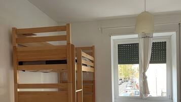 Gemeinsamer Basic-Schlafsaal, Gemischter Schlafsaal | Zimmersafe, kostenloses WLAN, Bettwäsche