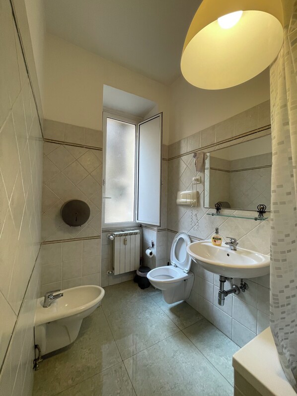 Basic Shared Dormitory, Mixed Dorm | Bathroom -  Plancton II  (Rome)