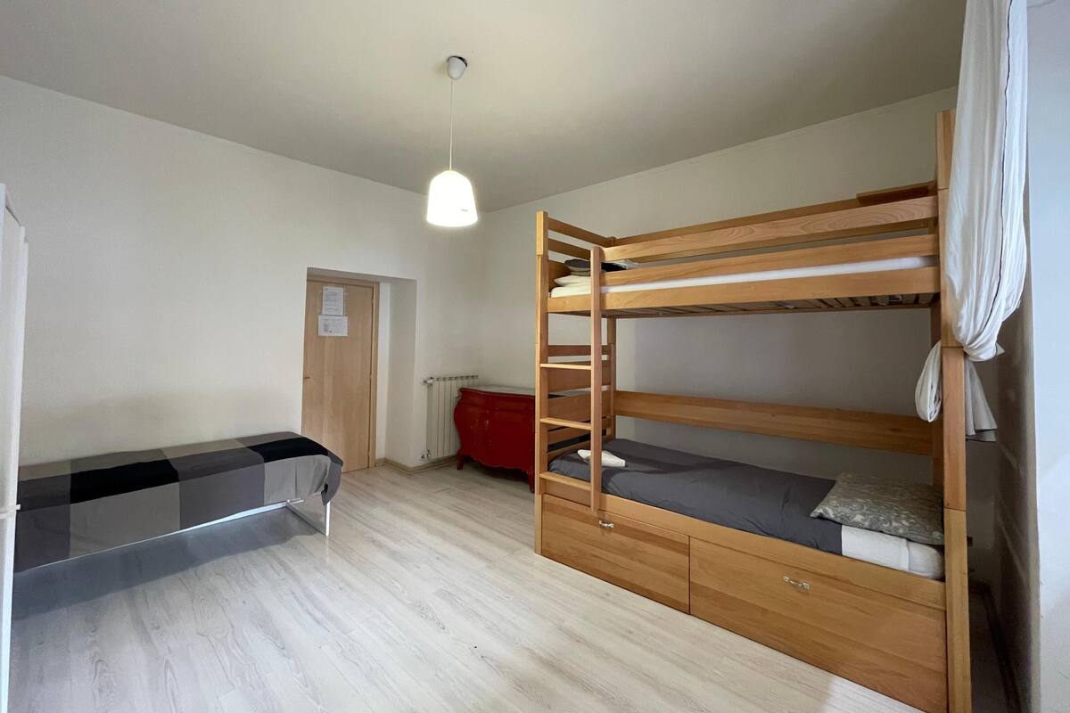 Basic-svefnskáli - svefnsalur fyrir bæði kyn | Öryggishólf í herbergi, ókeypis þráðlaus nettenging, rúmföt