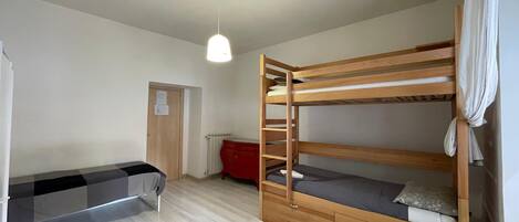 Basic Shared Dormitory, Mixed Dorm | In-room safe, free WiFi, bed sheets