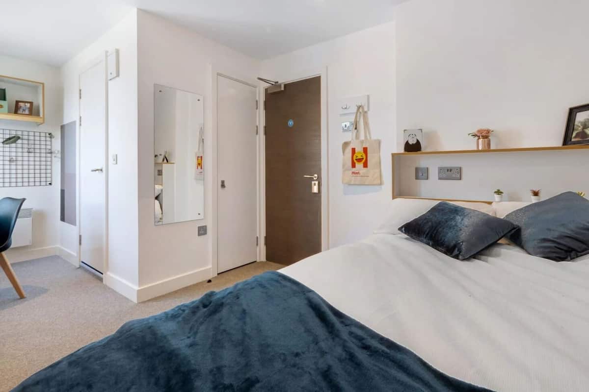 Superior Single Room, Non Smoking | Blackout drapes, free WiFi