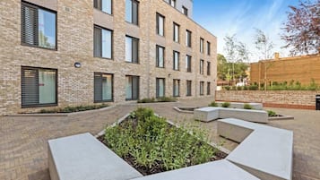 Vista frontal de la propiedad