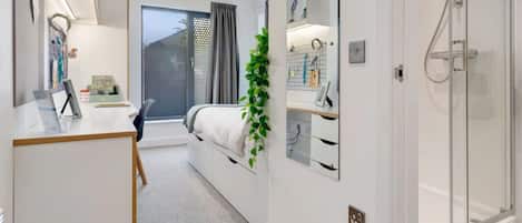 Deluxe Single Room, Non Smoking | Blackout curtains, free WiFi