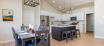 Modern Grand Junction Getaway Near Wineries, Hiking Trails and National Monument