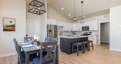 Modern Grand Junction Getaway Near Wineries, Hiking Trails and National Monument