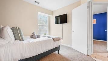 3 bedrooms, desk, iron/ironing board, travel crib