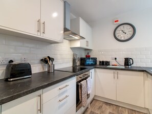 Fridge, microwave, oven, toaster - Modern Lovely Flat in St Johns Chapel - Pass the Keys (Bishop Auckland)