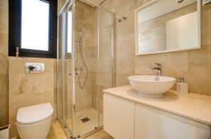 Shower, towels - Avalon Gardens Villa 21 (Emba)