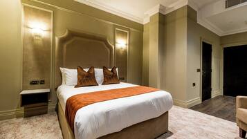 Deluxe dubbelrum | Värdeförvaringsskåp på rummet, skrivbord och ljudisolering