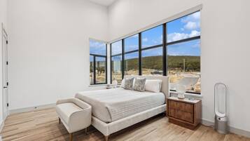 5 bedrooms, free WiFi, bed sheets