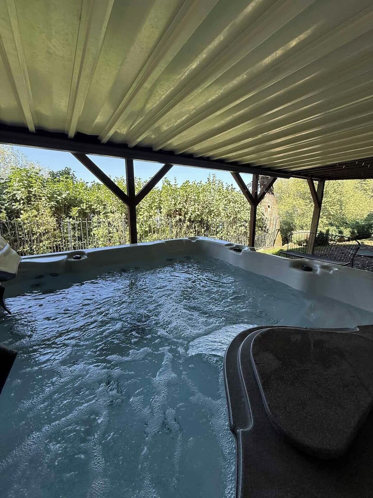 Tina de hidromasaje al aire libre