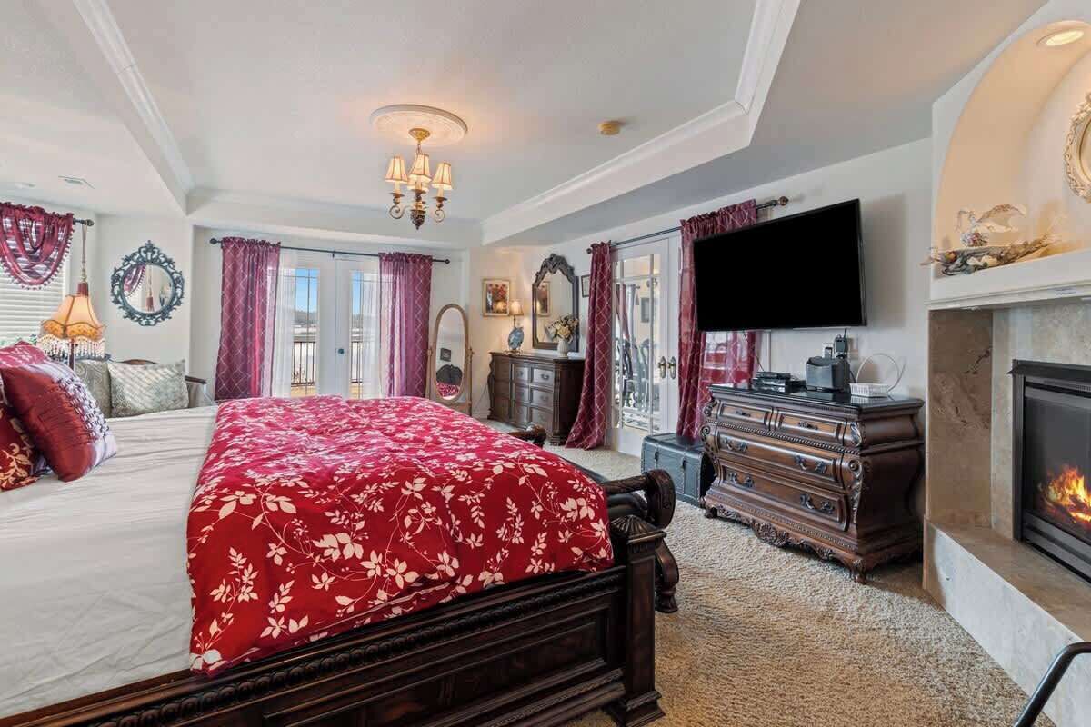 6 habitaciones, escritorio y tabla de planchar con plancha 