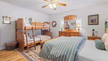 6 bedrooms, desk, iron/ironing board, travel cot