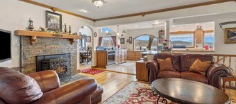 Waterfront home sleeps 21 with dock and game room