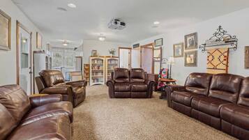 Smart TV, fireplace, DVD player, table football