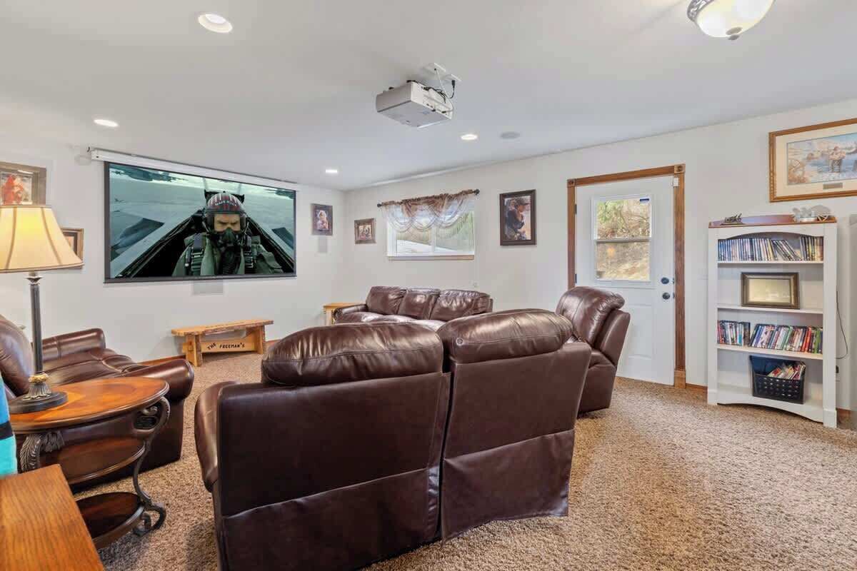 Smart TV, fireplace, DVD player, table football