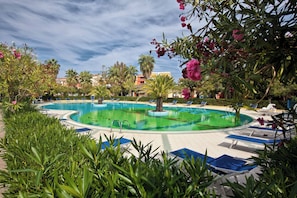 Seasonal outdoor pool - Residence L'oasi di Ottiolu (Budoni)