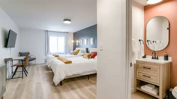 1 Schlafzimmer, Schreibtisch, Bettwäsche