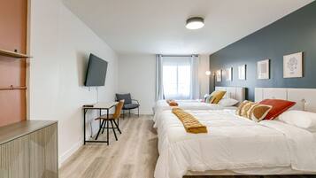 1 Schlafzimmer, Schreibtisch, BettwÀsche