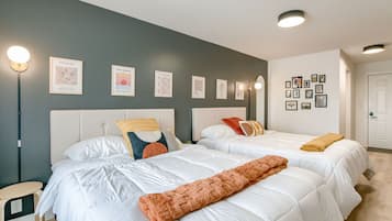 1 Schlafzimmer, Schreibtisch, Bettwäsche