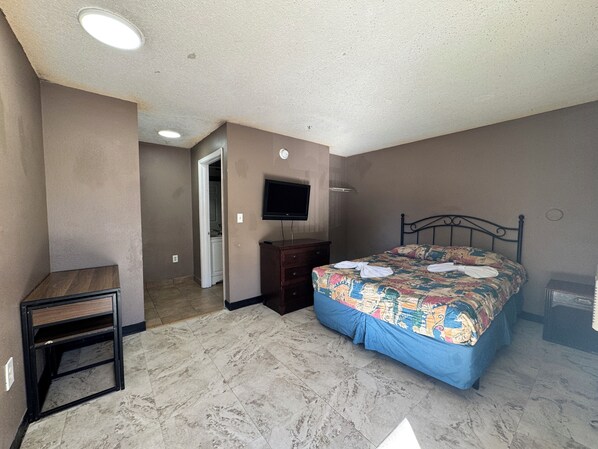 Comfort Double Room | Bathroom - Live In Lodge (Lithia Springs)